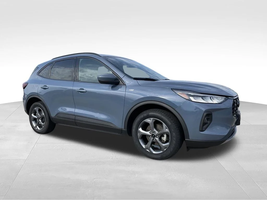 Used 2025 Ford Escape - photo 2
