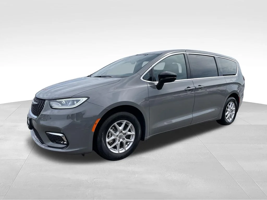 Used 2025 Chrysler Pacifica Select Minivan - photo 4