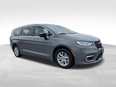 2025 Chrysler Pacifica FWD Minivan for sale #4343X - photo 2