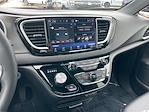 Used 2025 Chrysler Pacifica Select Minivan thumbnail 11