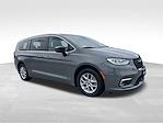Used 2025 Chrysler Pacifica Select Minivan thumbnail 2
