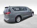 Used 2025 Chrysler Pacifica Select Minivan thumbnail 5