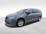 Used 2025 Chrysler Pacifica Select Minivan thumbnail 4