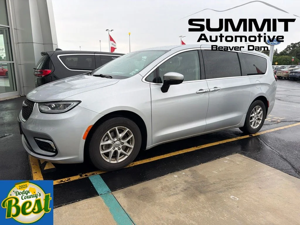 Used 2023 Chrysler Pacifica - photo 1