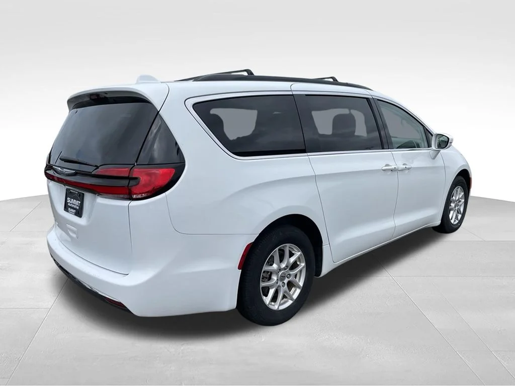 Used 2022 Chrysler Pacifica - photo 2