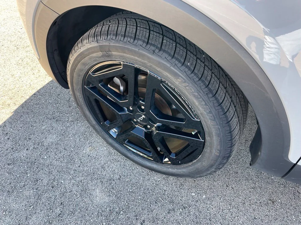 Used 2024 Kia Telluride - photo 2