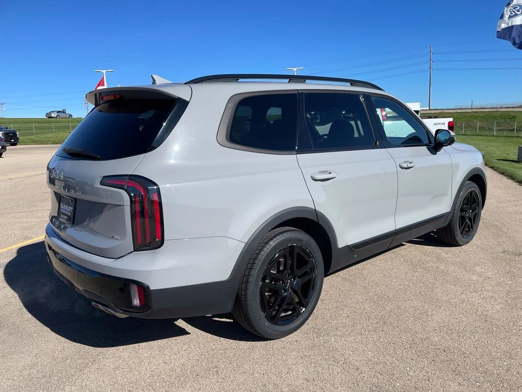 Used 2024 Kia Telluride - photo 2