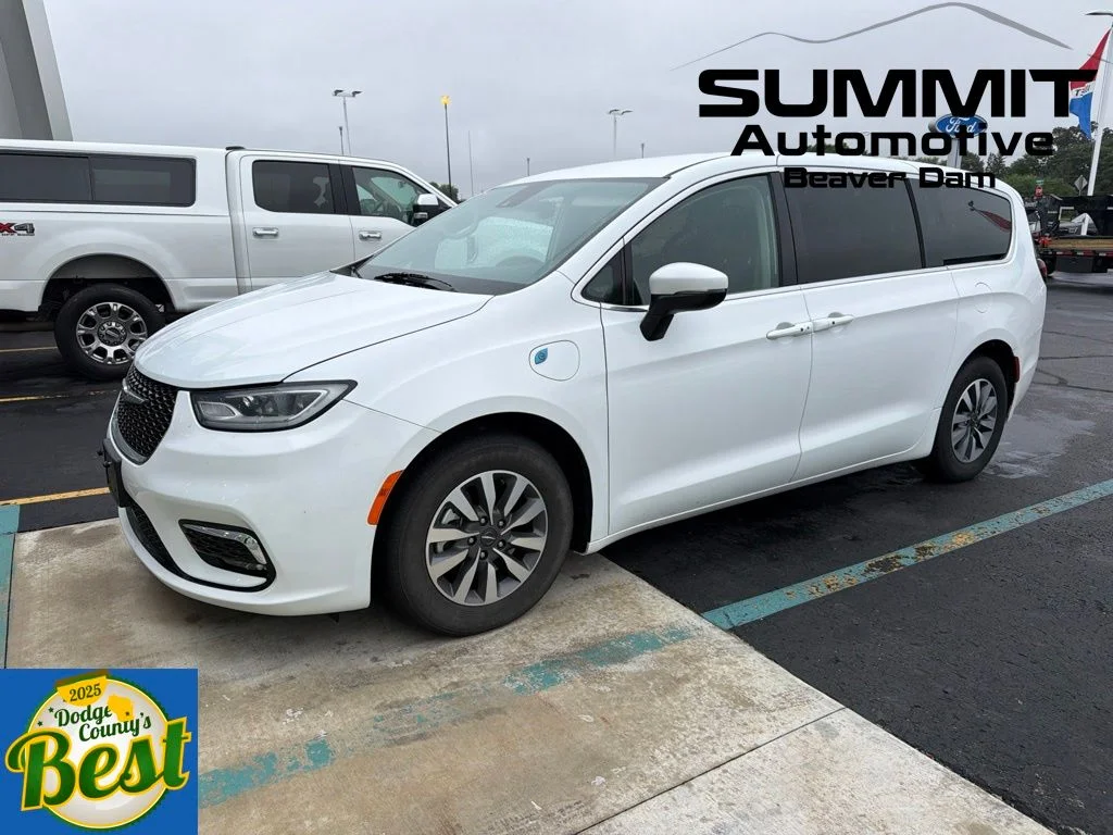 Used 2023 Chrysler Pacifica - photo 1