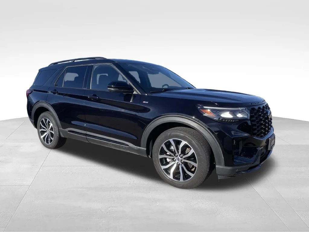 Used 2025 Ford Explorer - photo 2