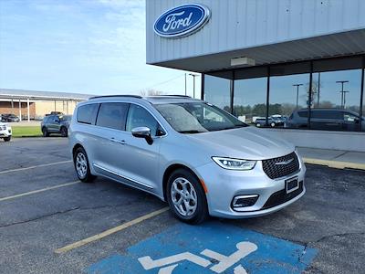 Used 2023 Chrysler Pacifica - photo 1
