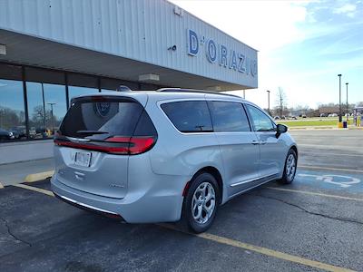 Used 2023 Chrysler Pacifica - photo 1