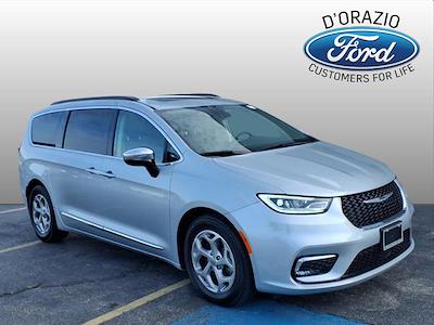 Used 2023 Chrysler Pacifica - photo 1