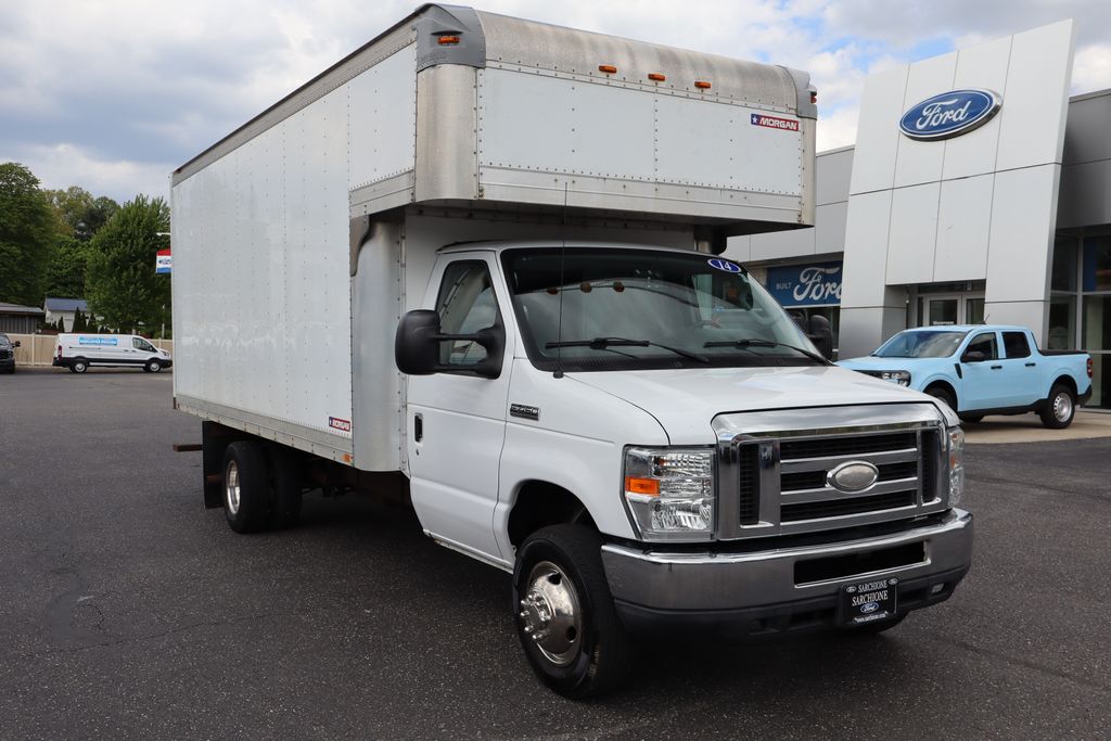 Used 2014 Ford E-450 - photo 1
