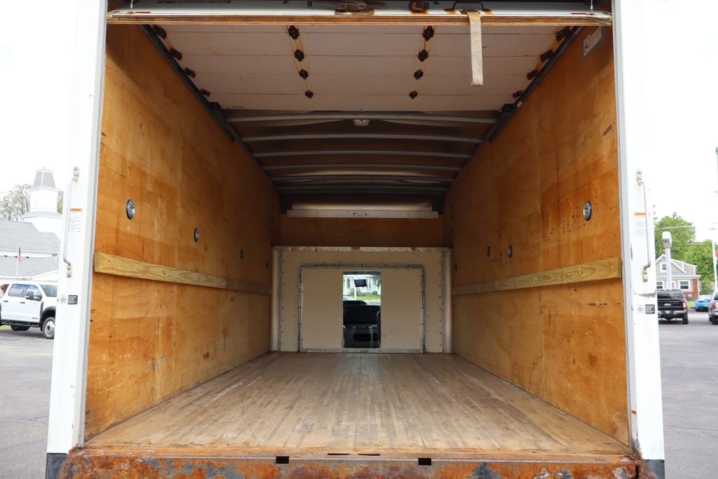 Used 2014 Ford E-450 - photo 10