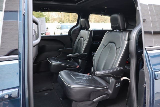 Used 2025 Chrysler Pacifica - photo 12