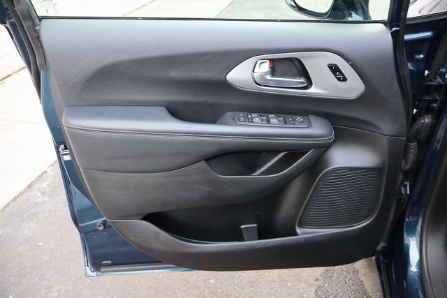 Used 2025 Chrysler Pacifica - photo 20