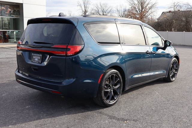 Used 2025 Chrysler Pacifica Limited Minivan - photo 2