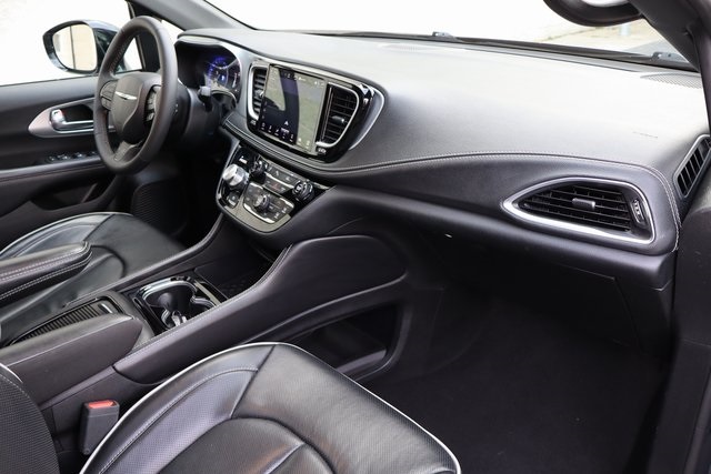 Used 2025 Chrysler Pacifica - photo 32