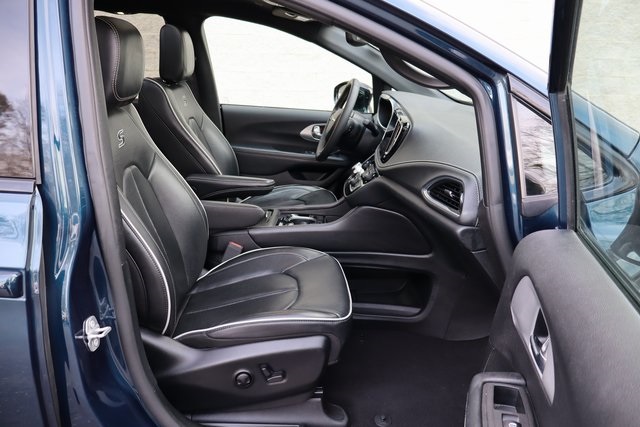 Used 2025 Chrysler Pacifica - photo 33