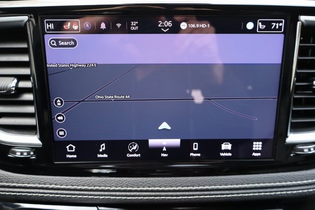 Used 2025 Chrysler Pacifica - photo 9