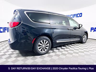 2020 Chrysler Pacifica FWD Minivan for sale #HYU586624A - photo 2