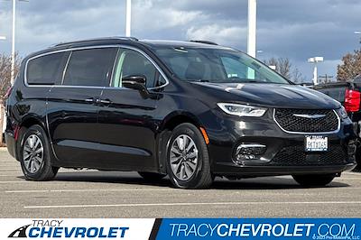 Used 2021 Chrysler Pacifica Touring L Minivan for sale #25U0537A - photo 1