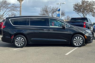 Used 2021 Chrysler Pacifica Touring L Minivan for sale #25U0537A - photo 2
