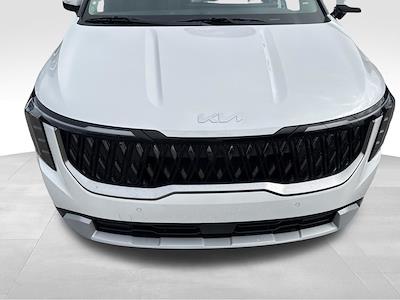 Used 2025 Kia Carnival - photo 1