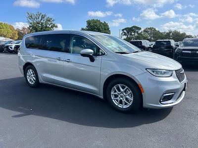 Used 2023 Chrysler Pacifica - photo 1