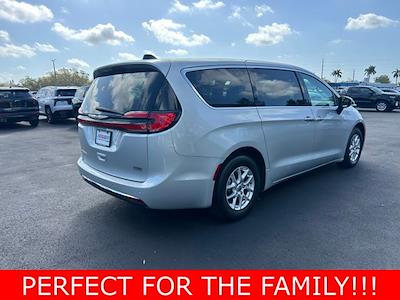Used 2023 Chrysler Pacifica - photo 1