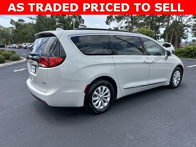 2017 Chrysler Pacifica FWD Minivan for sale #M536592W - photo 2