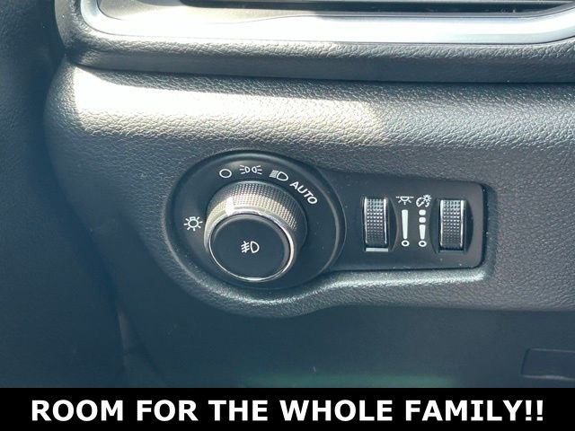 Used 2019 Chrysler Pacifica - photo 24