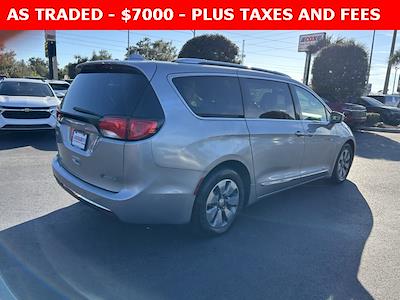 Used 2017 Chrysler Pacifica Platinum Minivan for sale #QE53640W - photo 2