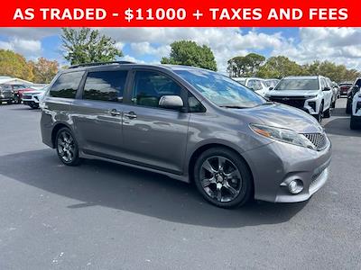Used 2016 Toyota Sienna - photo 1