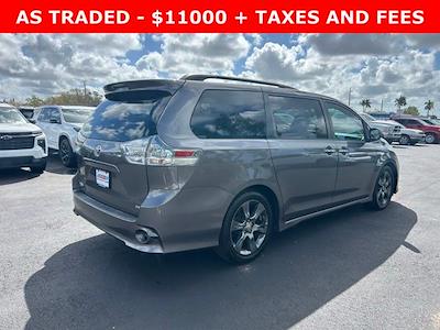Used 2016 Toyota Sienna - photo 1