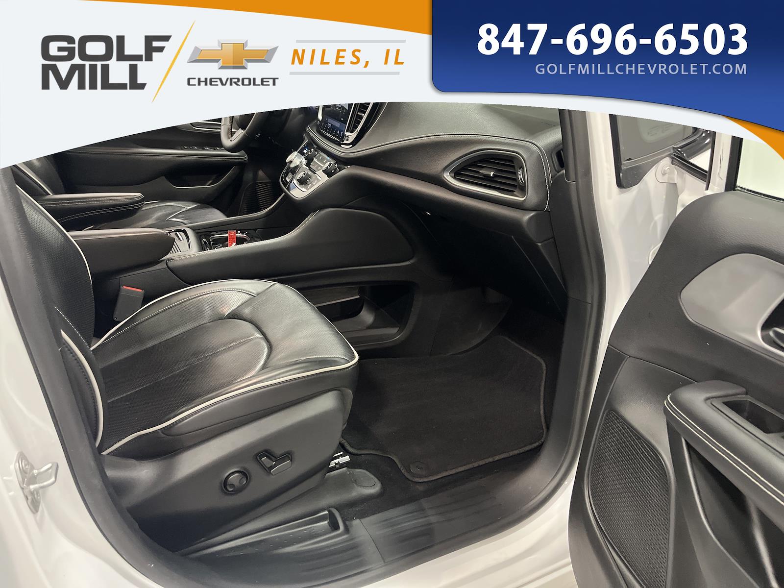 Used 2025 Chrysler Pacifica - photo 12