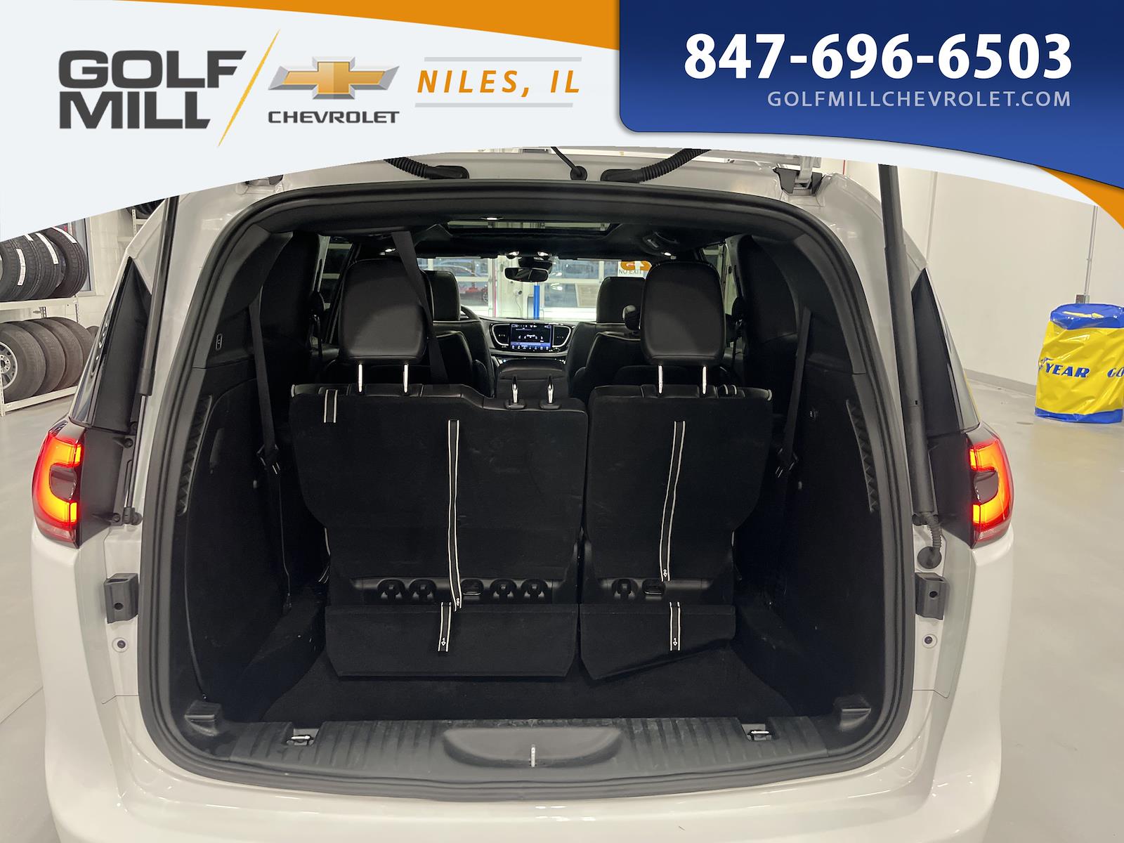 Used 2025 Chrysler Pacifica - photo 15