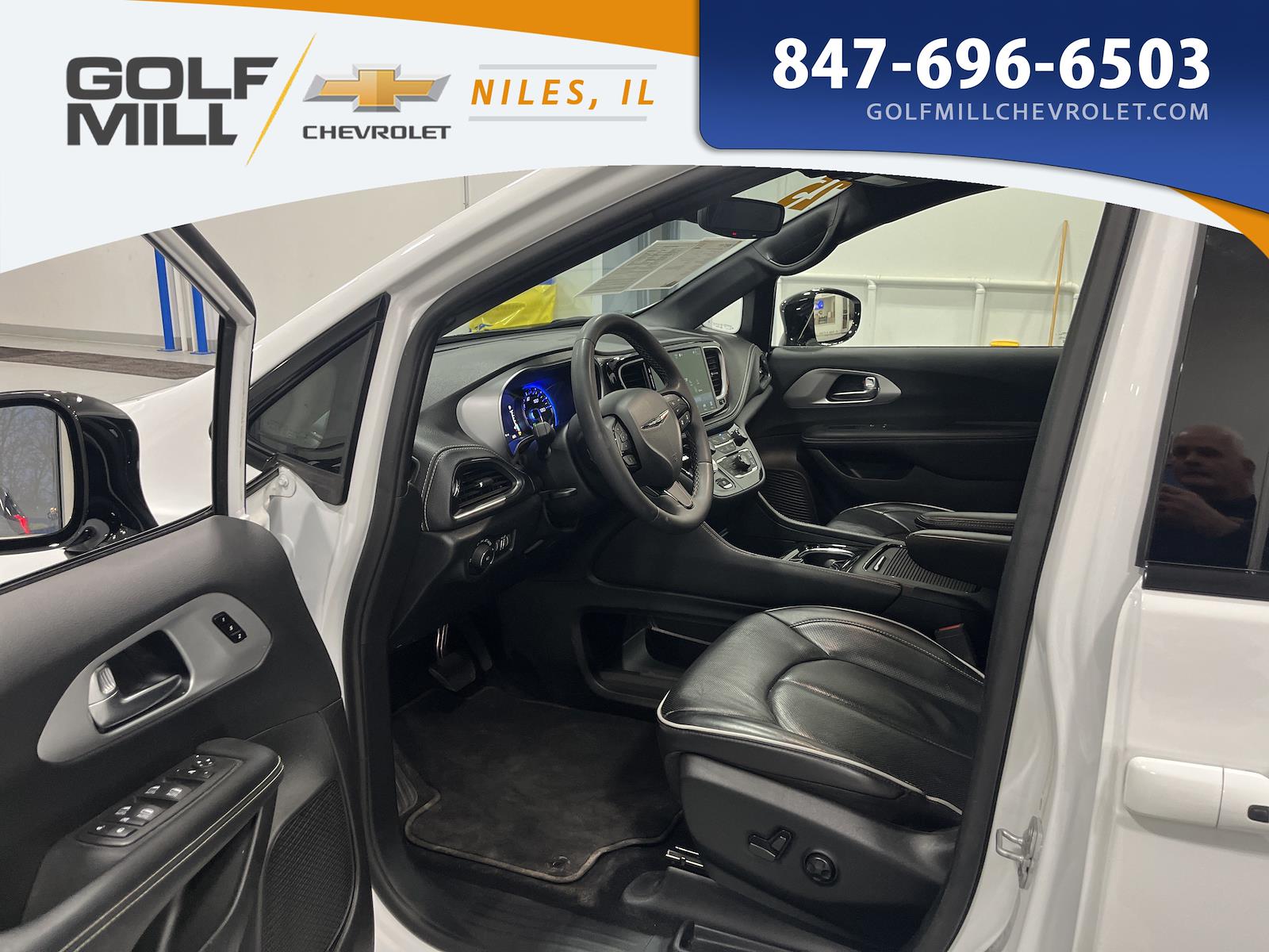Used 2025 Chrysler Pacifica - photo 17