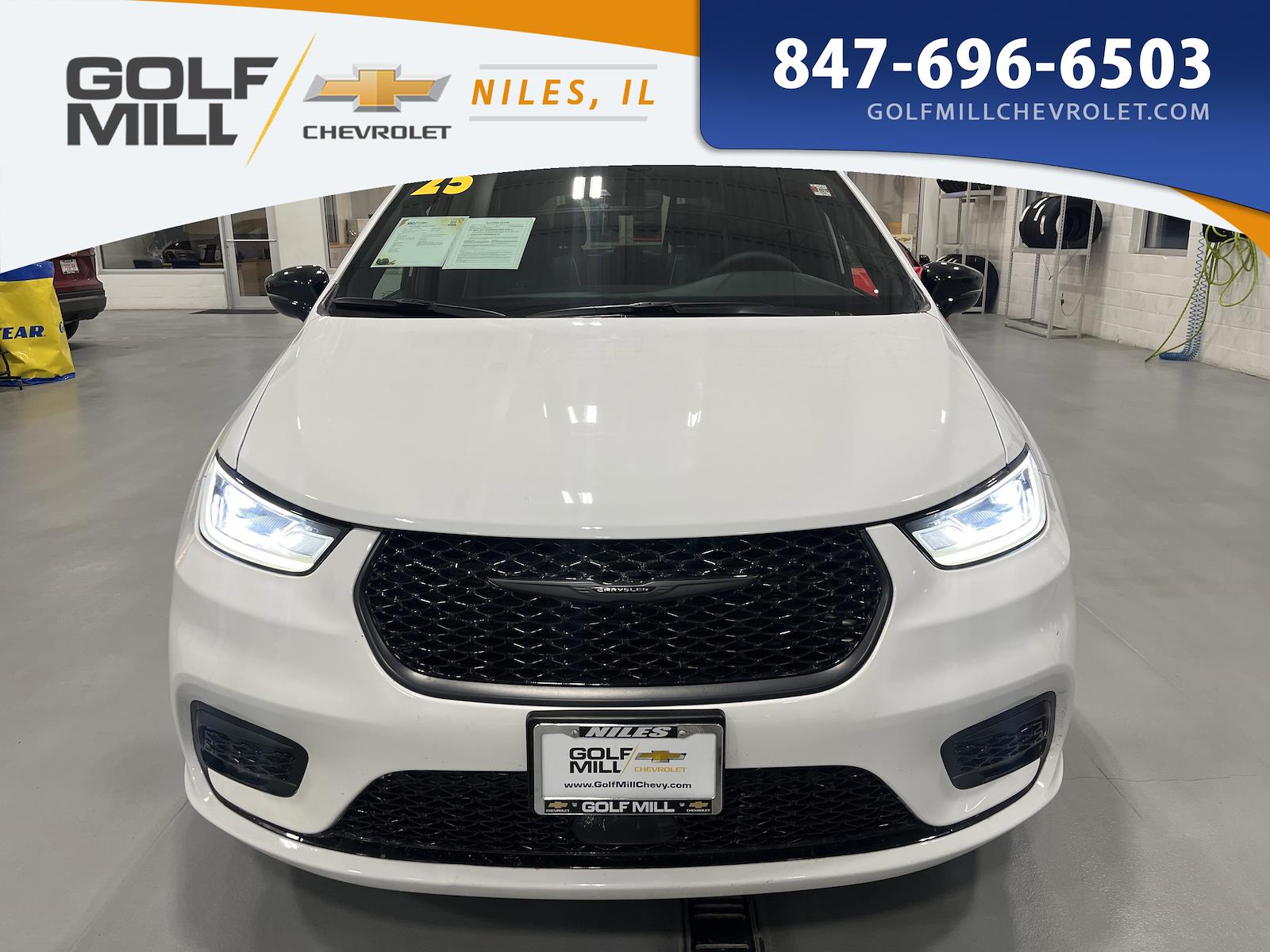 Used 2025 Chrysler Pacifica - photo 6