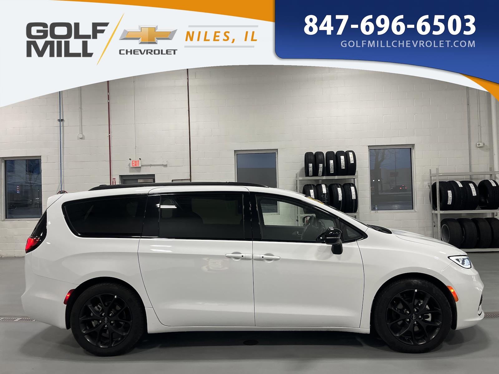 Used 2025 Chrysler Pacifica - photo 8
