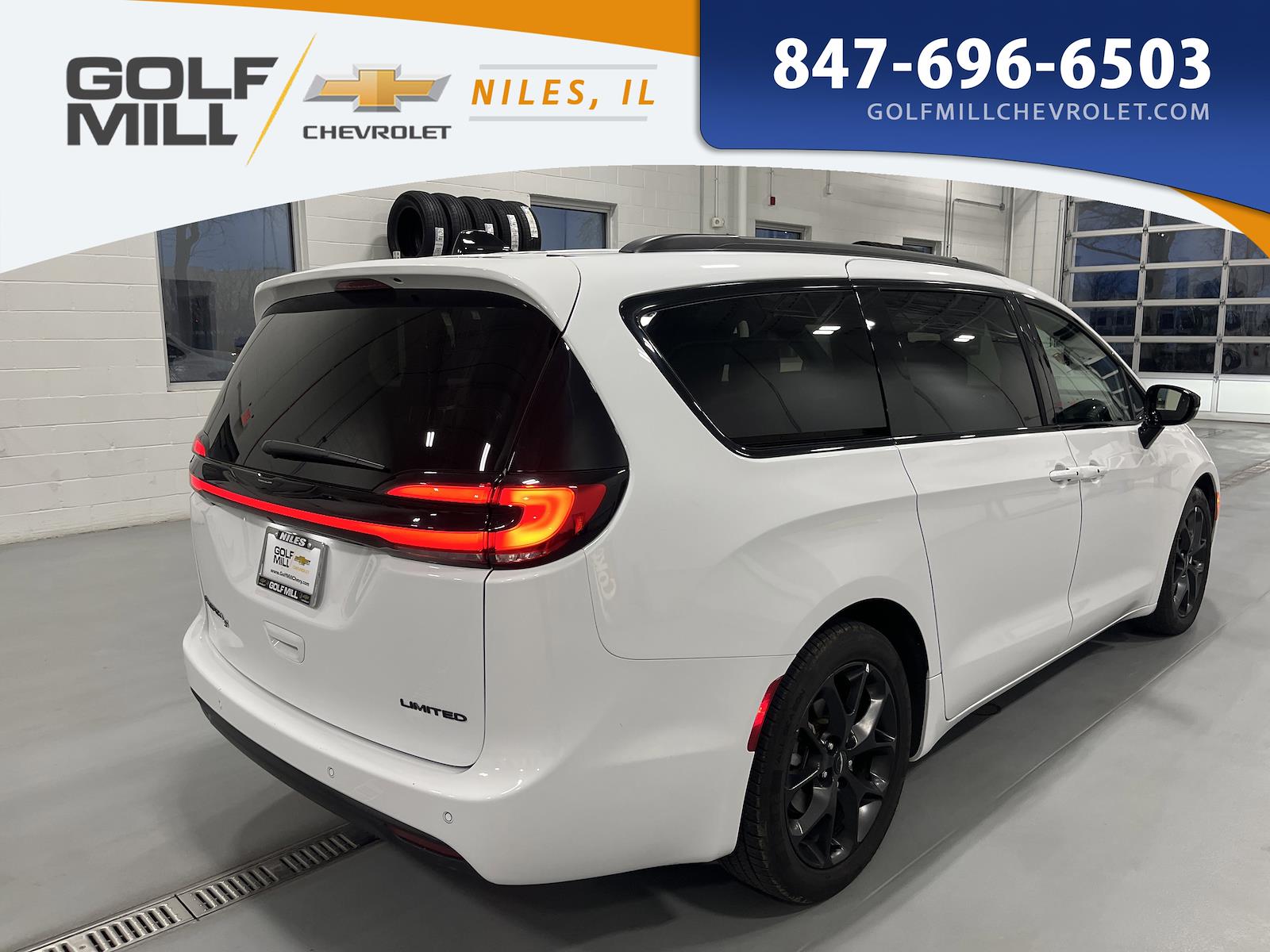 Used 2025 Chrysler Pacifica - photo 9