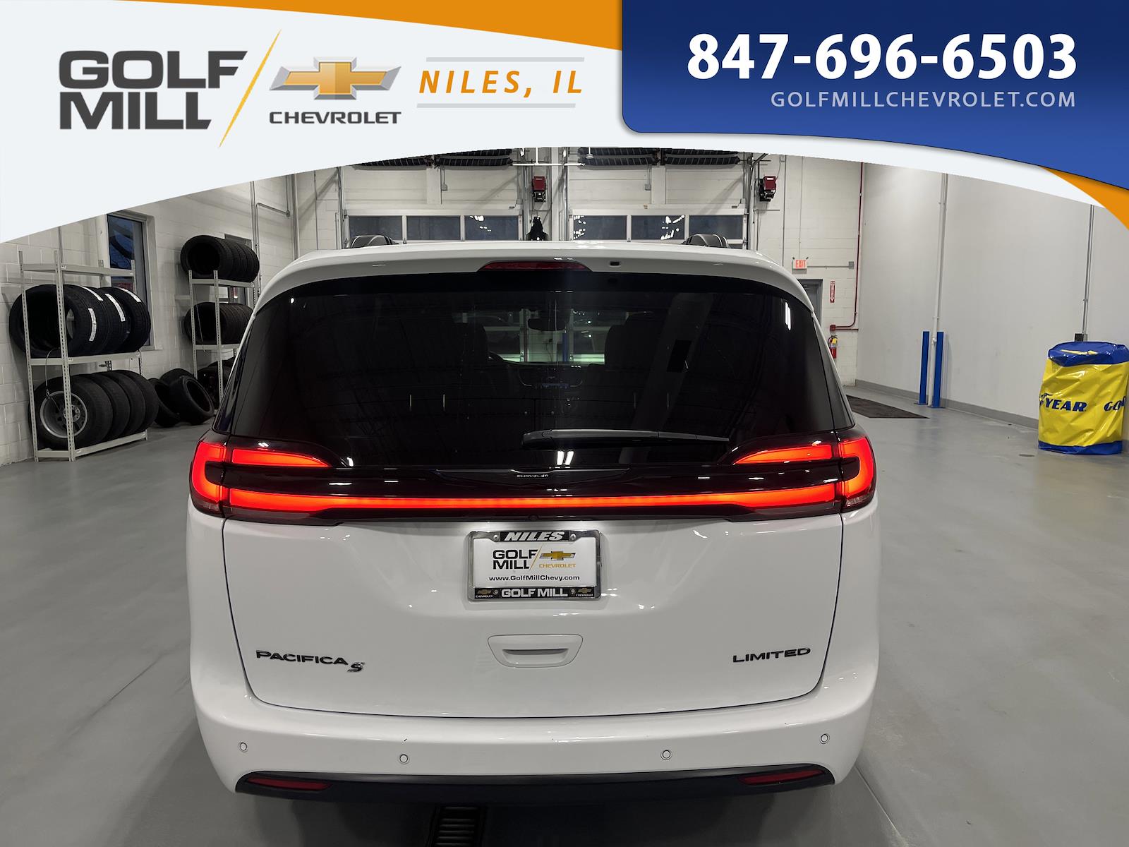 Used 2025 Chrysler Pacifica - photo 10
