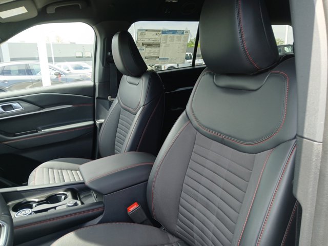 Used 2025 Ford Explorer - photo 24