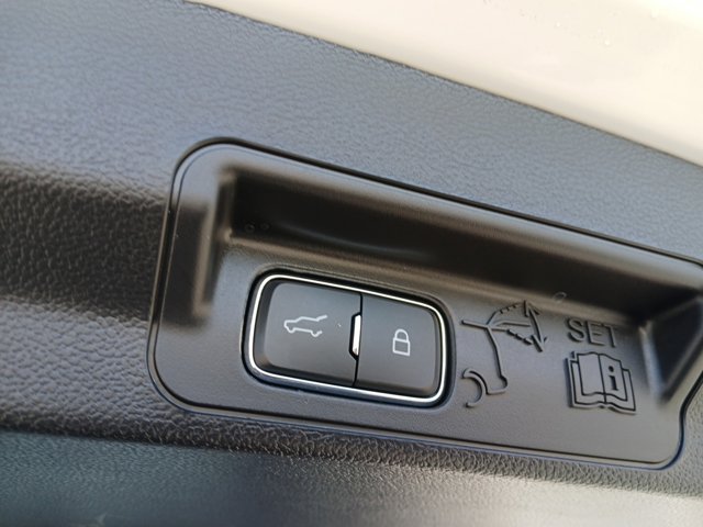 Used 2025 Ford Explorer - photo 6