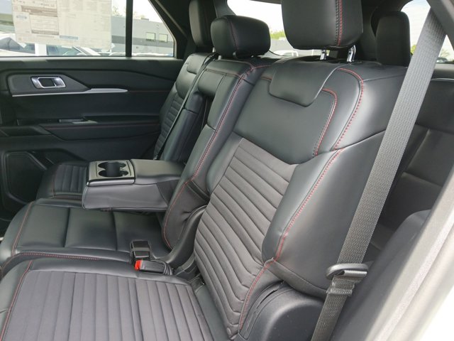Used 2025 Ford Explorer - photo 1