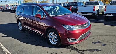 Used 2017 Chrysler Pacifica - photo 1