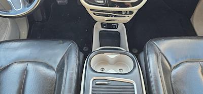 Used 2017 Chrysler Pacifica - photo 1