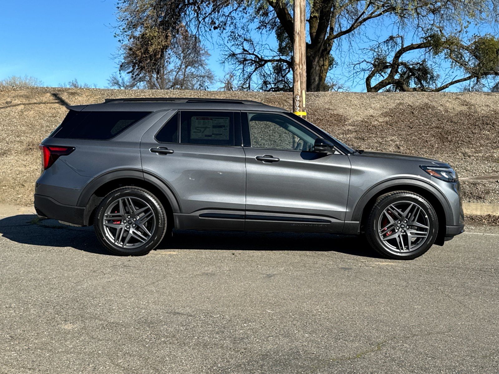 New 2026 Ford Explorer - photo 2