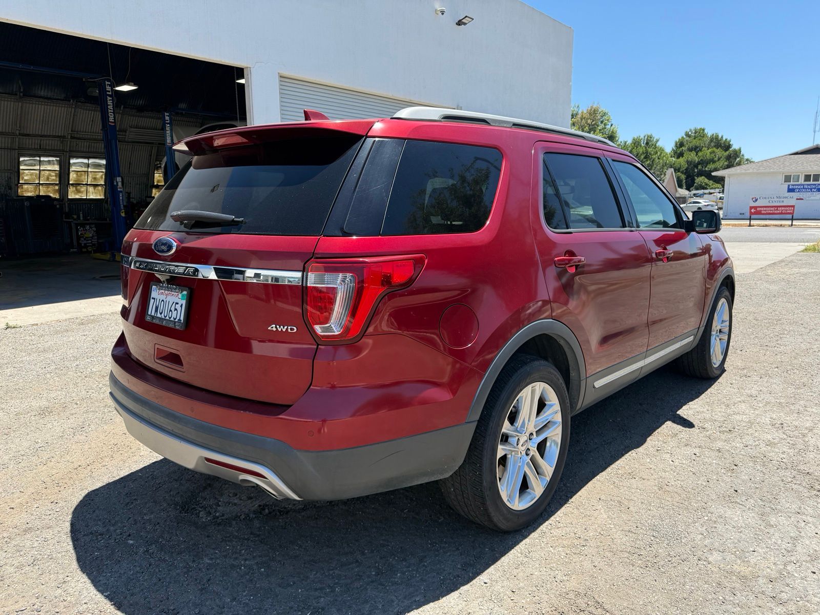 Used 2017 Ford Explorer - photo 2