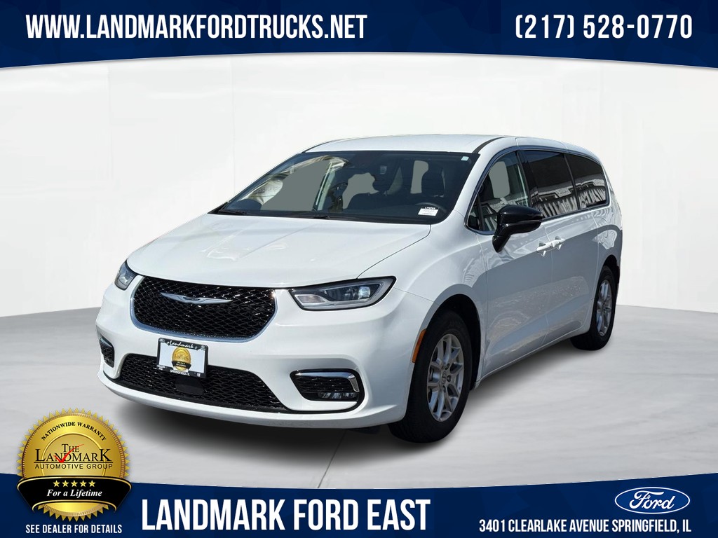 Used 2024 Chrysler Pacifica - photo 1
